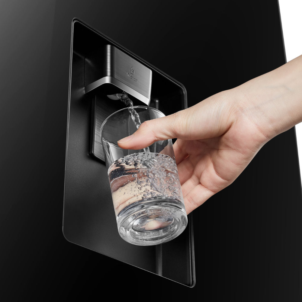 Hisense 349L Black Glass Refrigerator With Water Dispenser
